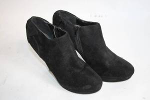 lot 260 image: Black Suede Ankle Boots with Bow Accents, Size 7 12 M