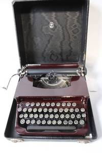 lot 288 image: Vintage Smith-Corona Portable Typewriter with Case