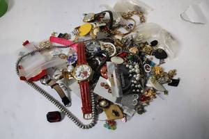 lot 290 image: Mixed Lot of Vintage Costume Jewelry and Watches