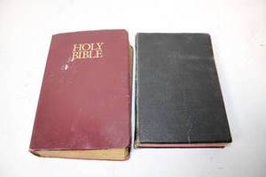 lot 332 image: Set of 2 Vintage Bibles Holy Bible and The New Testament
