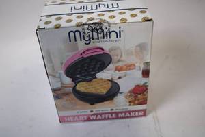 lot 389 image: MyMini Heart Waffle Maker - 550 Watts