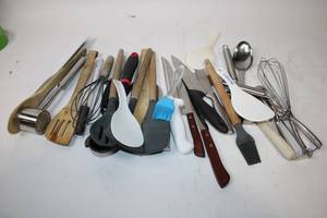 lot 395 image: Collection of Kitchen Utensils and Tools