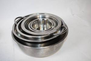 lot 401 image: Set of 6 Assorted Stainless Steel Mixing Bowls and Colanders