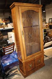 lot 429 image: Oak Display Cabinet with Glass Door and Floral Etching