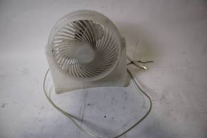 lot 446 image: Used White Plastic Electric Fan