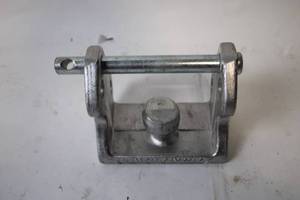 lot 448 image: Heavy Duty Steel Hitch Mount Bracket