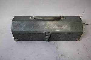 lot 457 image: Vintage Metal Toolbox with Carry Handle