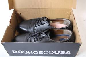 lot 460 image: Mens DC Shoe Co. Court Graffik Black Leather Shoes Size 13