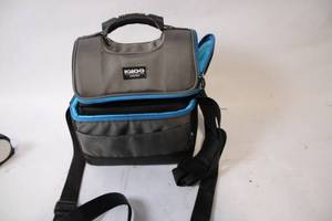 lot 471 image: Igloo Dual Compartment Soft Cooler Bag with Shoulder Strap