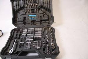 lot 473 image: Complete Set of 120-Piece Ratcheting Socket Wrench Set with Case
