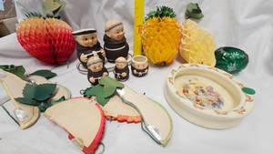 lot 17 image: Vintage Honeycomb Fuit Decorations, Childs Bowl, Friar SugCreamer, SP