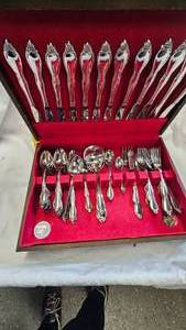 lot 25 image: Oneida Stainless Silverware Set As Shown with Drawer Trays