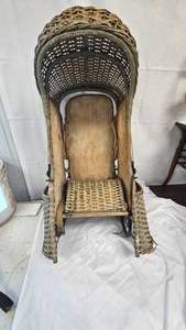 lot 32 image: Oriole Wicker CarrierStroller