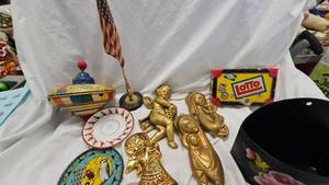 lot 51 image: Gold Wall SconceDecoreTin PlanterHolder and Spin Top