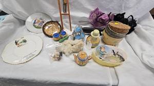 lot 57 image: Assorted Vintage Plates, KittyBall Toy(works),