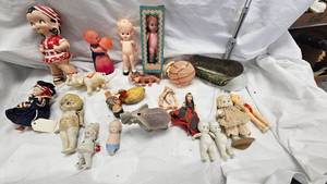 lot 59 image: Vintage Porcelain, PlasticRubber Toys