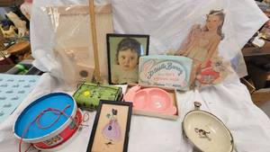 lot 60 image: Pictures, Tots Feeding Dish. Child Dish