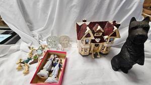 lot 117 image: Scotty Dog, Christmas Village House and Candle Holders