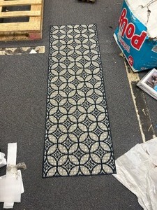 lot 43 image: 2x6 Runner