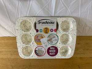 lot 56 image: Trudeau 2 Cupcake Mold
