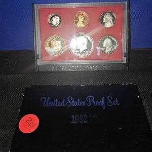 lot 20 image: 1981 Proof Set