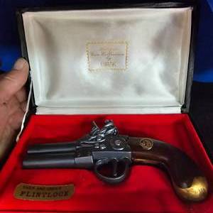 lot 85 image: OverUnder Flintlock Lighter wCase