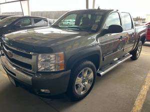 lot 8 image: 2011 Chevrolet Silverado LT 4x4 Crew Cab