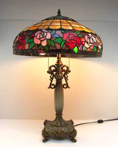lot 42 image: Very Nice Tiffany Style Stained Glass Table Lamp