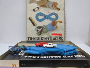 lot 46 image: Vintage TootsieToy Slot Car Racing Set wCars