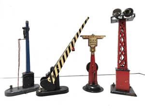 lot 124 image: Lot of 4 Larger Size Old Vintage American Flyer ets Train Accessories Signals Gates