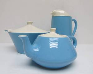 lot 66 image: 3 Vintage Mid Century Blue & White Ceramic Serving Pieces