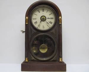 lot 84 image: Antique SETH THOMAS Shelf Clock wPendulum & Key