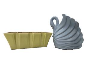 lot 146 image: 2 Nice Vintage Mid Century Art Pottery Planters - Including Red Wing
