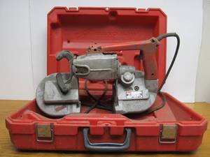 lot 162 image: Working Heavy Duty MILWAUKEE Band Saw wCase