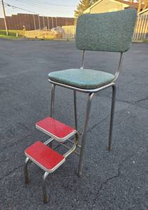 lot 179 image: Vintage Mid Century COSCO Kitchen Step Stool
