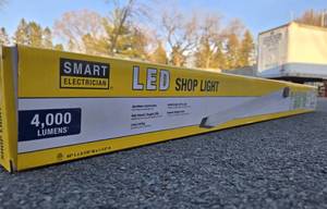 lot 181 image: New in Box Smart Electrician LED 45 Shop Light