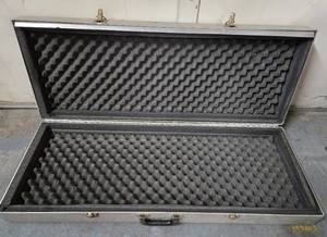 lot 207 image: LARGE Aluminum Musical Equipment TravelCarrying Case wPadding