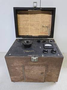 lot 213 image: Old Vintage Medical Instrument - Beckman Electrode Ph Meter