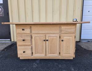 lot 187 image: Nice Oak Countertop Cabinet wDrawers