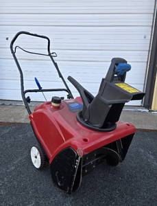 lot 189 image: TORO Power Clear 21 Snowblower