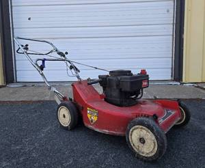 lot 190 image: TORO 21 Lawnmower