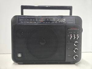 lot 233 image: Excellent GE SUPER RADIO Long Range Hi Performance Radio