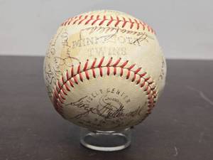 lot 236 image: Authentic Autographed 1970 or 1971 MINNESOTA TWINS Team Signed Baseball 