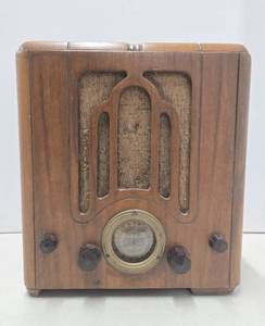 lot 244 image: Very Cool Old Vintage CROSLEY Model 515 Police Tube Radio