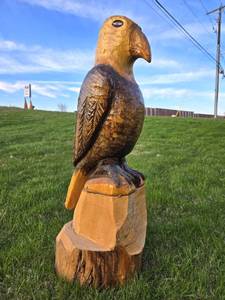 lot 252 image: Large 34.5 Carved Wooden Eagle Statue