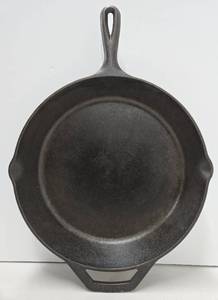 lot 260 image: LODGE Cast Iron 12 Skillet