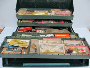 lot 280 image: Fantastic UNSEARCHED Vintage Tackle box PACKED with Lures and old fishing accessories, Many wOriginal Box 