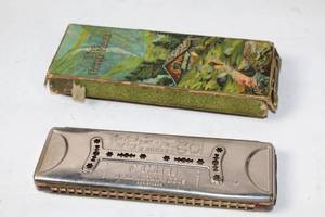 lot 9 image: Vintage M. Hohner Echo Harp Harmonica with Original Box