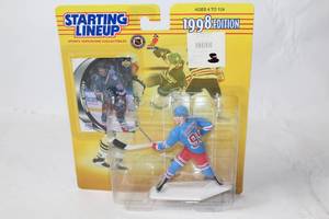 lot 26 image: 1998 Wayne Gretzky Starting Lineup Sports Superstar Collectible Figure
