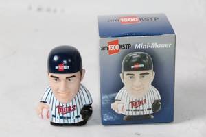 lot 27 image: Minnesota Twins Mini-Mauer Bobblehead Figurine with Box